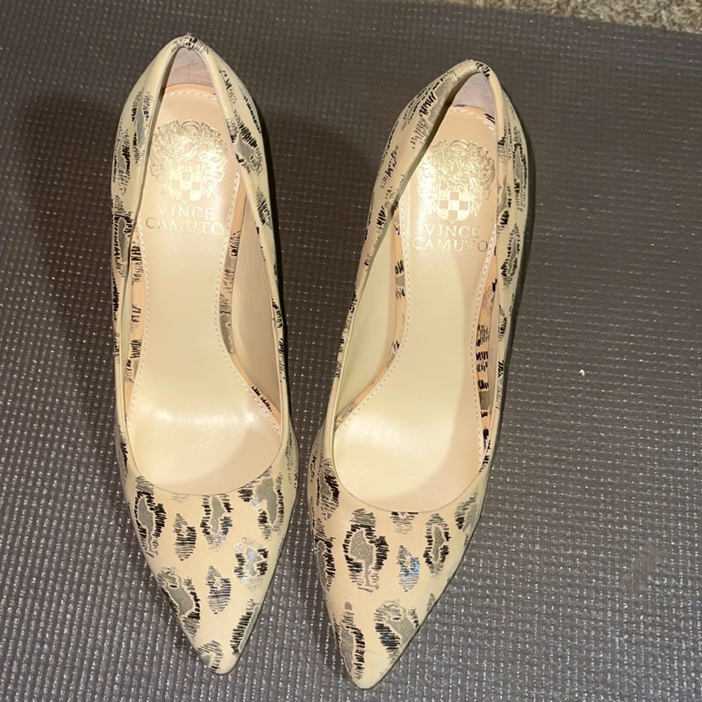 Cute Tan and Black Vince Camuto Heels